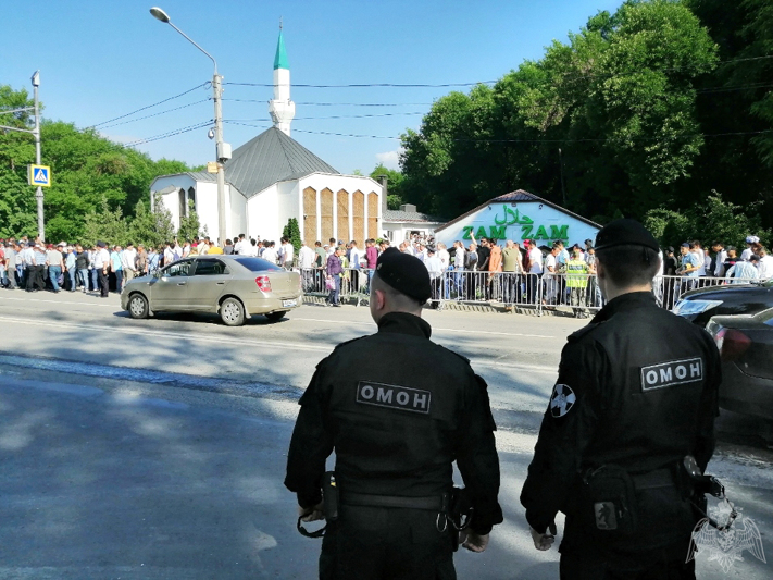 ДОНСКИЕ РОСГВАРДЕЙЦЫ ПРИНЯЛИ УЧАСТИЕ В ОБЕСПЕЧЕНИИ ПРАВОПОРЯДКА ВО ВРЕМЯ ПРАЗДНОВАНИЯ УРАЗА-БАЙРАМ