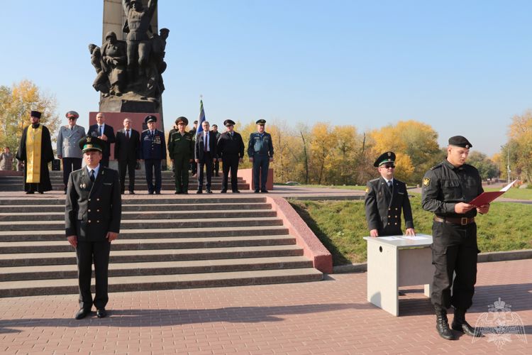 В Ростове-на-Дону представитель территориального органа Росгвардии принял участие в торжественной церемонии приведения к присяге судебных приставов