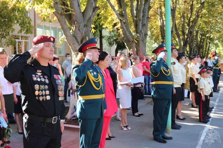 В Ростове-на-Дону офицеры спецподразделений Росгвардии поздравили кадетов с началом учебного года 