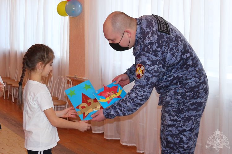 В преддверии Дня защитника Отечества в Ростовской области сотрудники Росгвардии провели комплекс патриотических мероприятий 