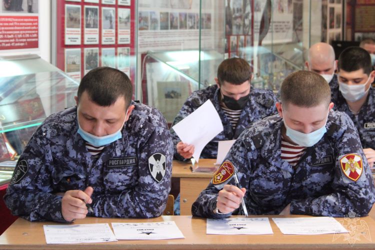 Донские росгвардейцы присоединились к Всероссийской патриотической акции «Диктант Победы» (видео)