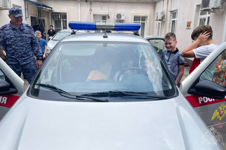 В рамках Дня защиты детей донские росгвардейцы провели комплекс мероприятий для подрастающего поколения