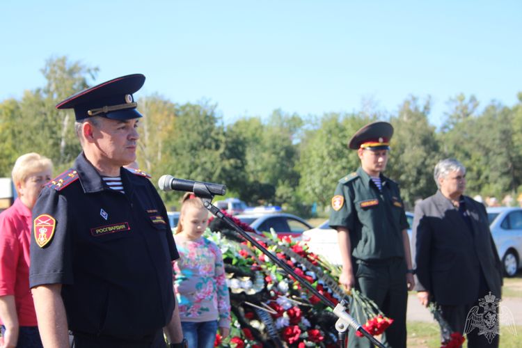 Донские росгвардейцы почтили память сослуживца, погибшего при исполнении служебного долга