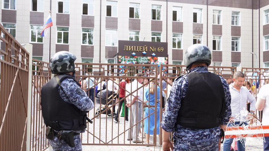 Росгвардейцы обеспечили безопасность проведения Дня знаний в Ростовской области
