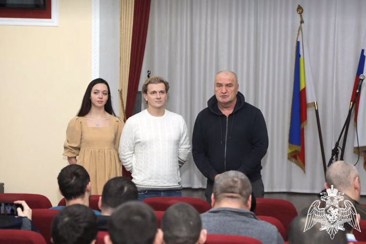 Актер Александр Балуев навестил участников спецоперации в новочеркасском госпитале Росгвардии