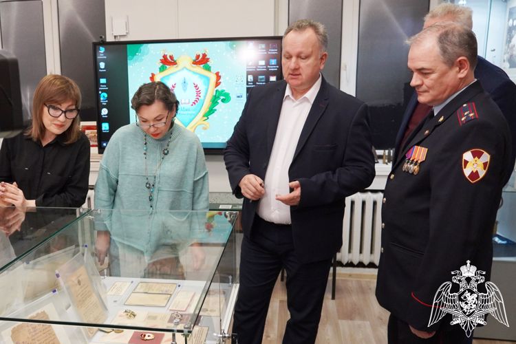 В Ростове-на-Дону офицер Росгвардии стал почетным гостем открытия школьного музея, посвященного истории Великой Отечественной войны