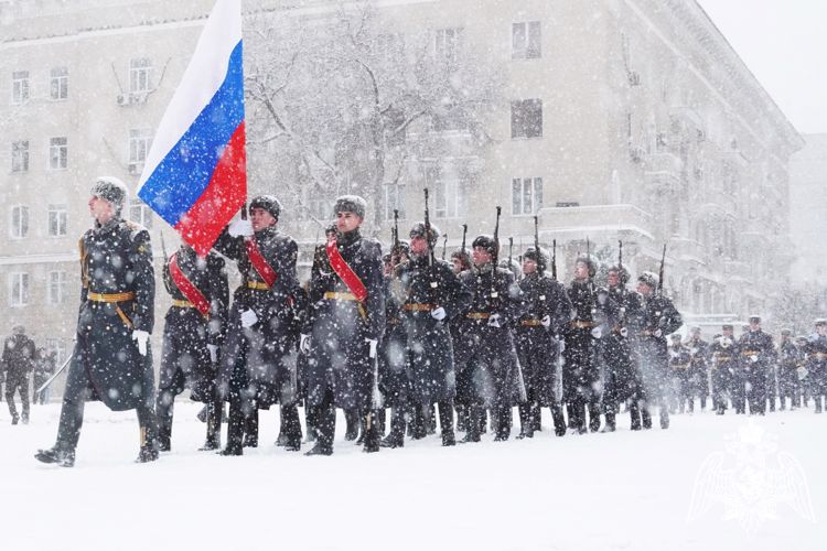 Представители Росгвардии приняли участие в возложении гирлянды Славы к мемориалу «Воинам-освободителям» в Ростове-на-Дону