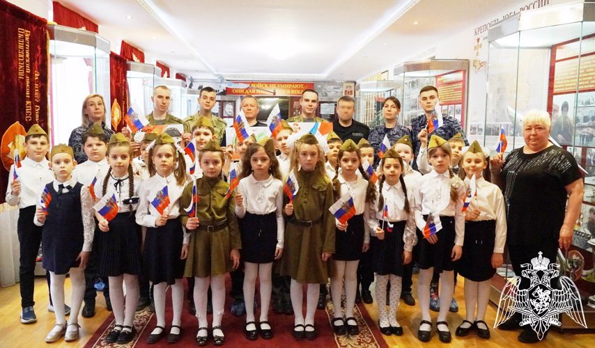 Ростовские школьники присоединились к патриотической акции «Дни Росгвардии» 