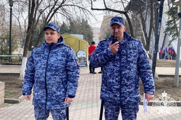 Сотрудники донского управления Росгвардии обеспечивают охрану общественного порядка во время проведения фестиваля «Крымская весна» в Ростове-на-Дону