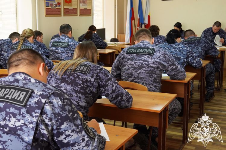 На вопросы «Диктанта Победы» ответили росгвардейцы в Ростове-на-Дону