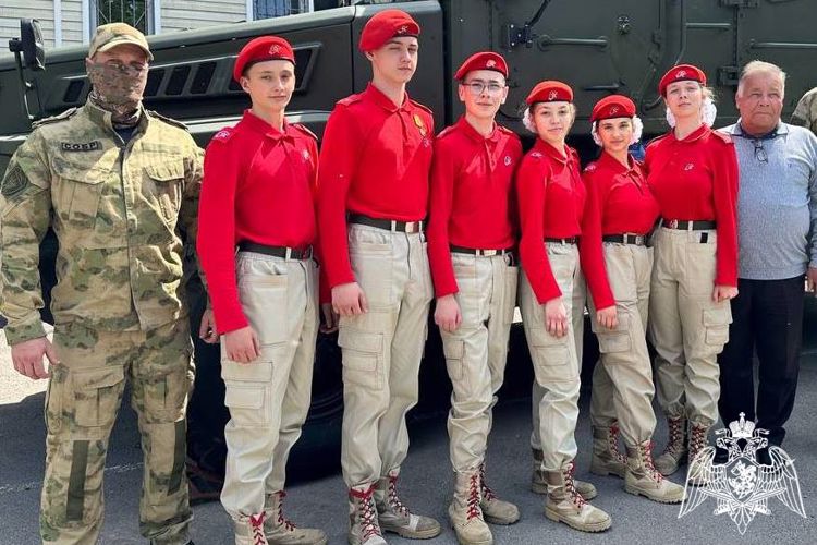 Уроки мужества для юнармейцев и школьников провели росгвардейцы в Ростове-на-Дону