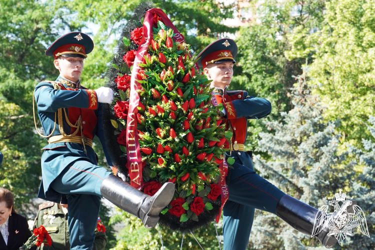 Память воинов, павших в годы Великой Отечественной войны, и жертв фашизма почтили росгвардейцы в Ростове-на-Дону