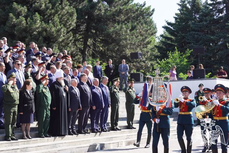 Память воинов, павших в годы Великой Отечественной войны, и жертв фашизма почтили росгвардейцы в Ростове-на-Дону