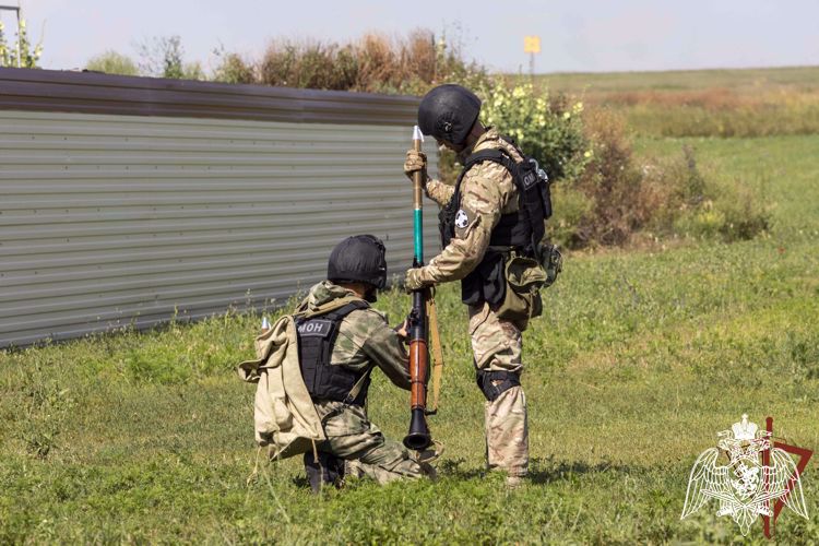 О завершившихся в Южном округе Росгвардии учебных сборах бойцов спецподразделений узнали донские телезрители (видео)