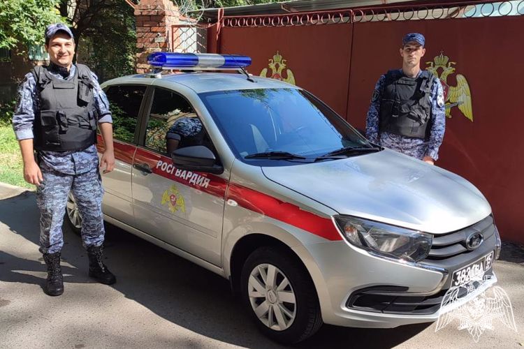 Патруль Росгвардии помог беременной жительнице Ростова-на-Дону своевременно попасть в медучреждение