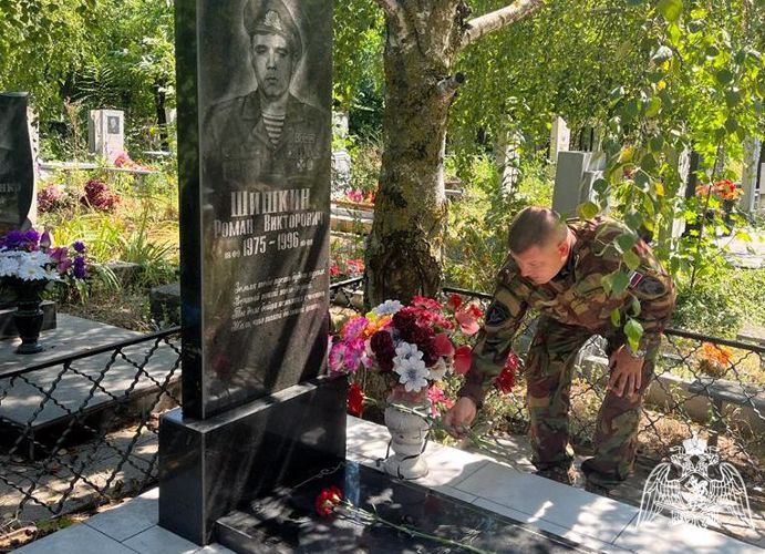 Память погибшего сослуживца почтили росгвардейцы в Таганроге