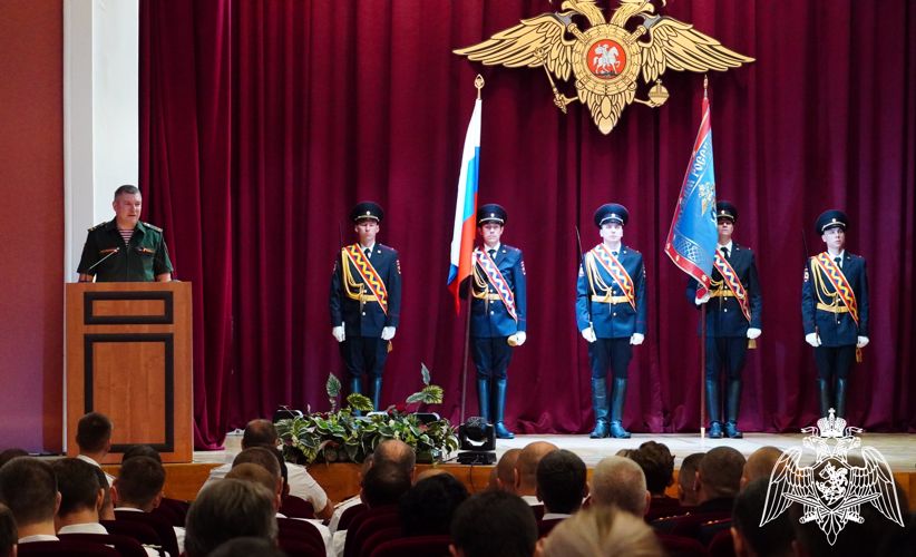 Представитель Росгвардии поздравил сотрудников ППС полиции с вековым юбилеем службы в Ростове-на-Дону