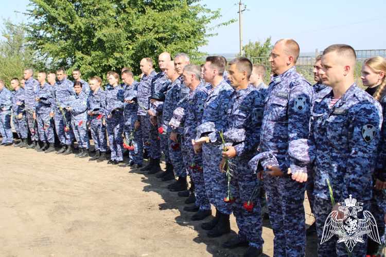 Росгвардейцы из Ростовской области отдали дань памяти погибшим сослуживцам