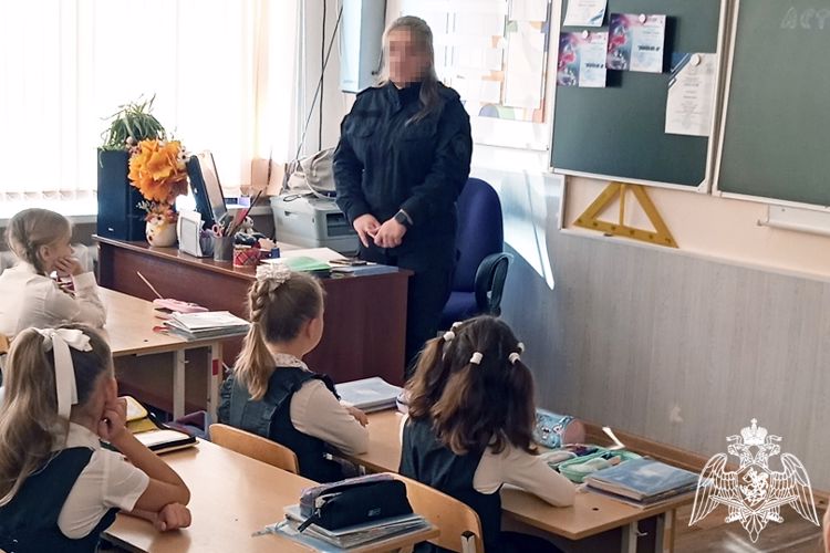 Уроки мужества провели росгвардейцы для донских школьников 