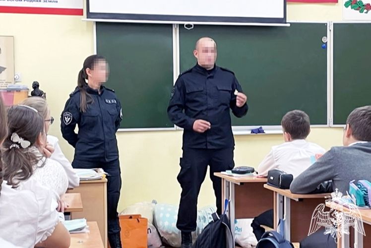Уроки мужества провели росгвардейцы для донских школьников 