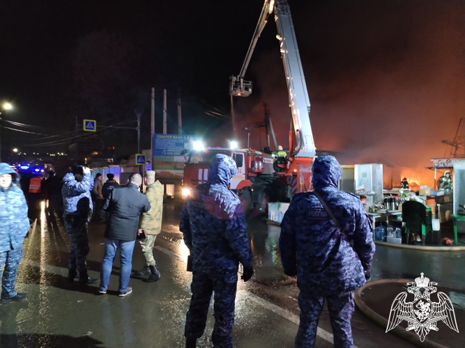 Росгвардейцы обеспечили охрану правопорядка при ликвидации пожара в Ростове-на-Дону