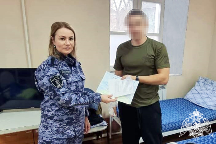 Дань уважения героям Отечества отдали росгвардейцы в Ростовской области
