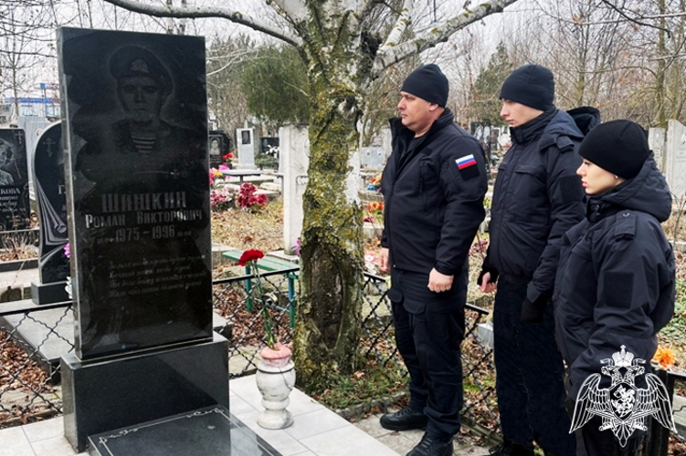  Дань уважения героям Отечества отдали росгвардейцы в Ростовской области 