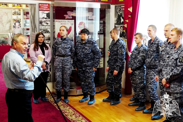 Дань уважения памяти подвигам воинов-интернационалистов отдали росгвардейцы в Ростовской области 