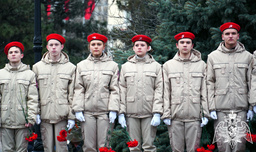 Память защитников Отечества почтили представители Росгвардии в Ростове-на-Дону 