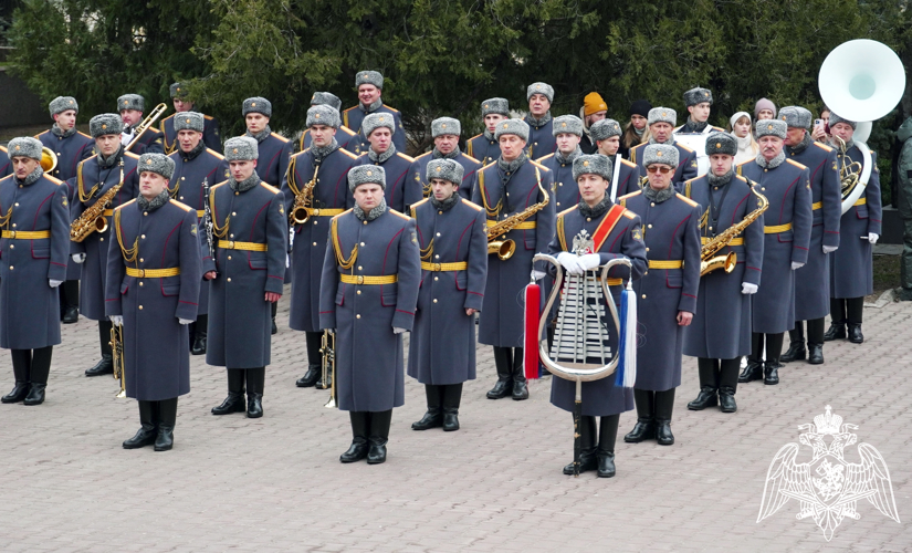 Память защитников Отечества почтили представители Росгвардии в Ростове-на-Дону 