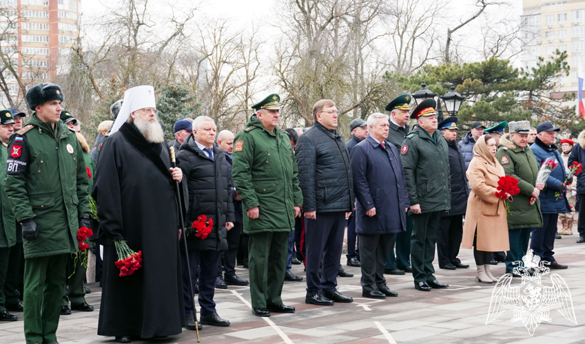 Память защитников Отечества почтили представители Росгвардии в Ростове-на-Дону 