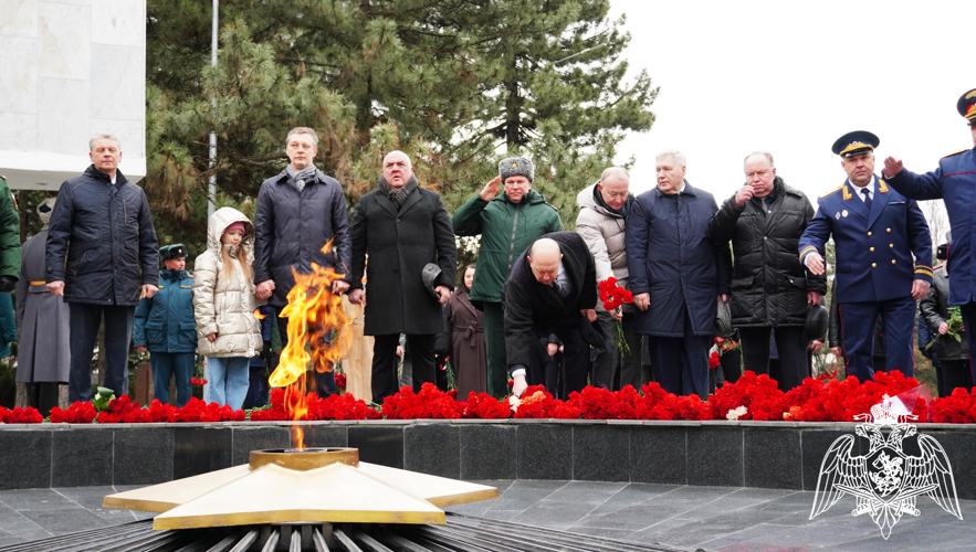 Память защитников Отечества почтили представители Росгвардии в Ростове-на-Дону 