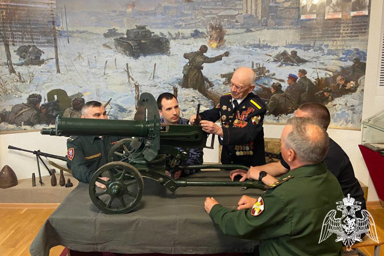 В Ростове-на-Дону росгвардейцы исполнили мечту 98-летнего ветерана-фронтовика Великой Отечественной войны