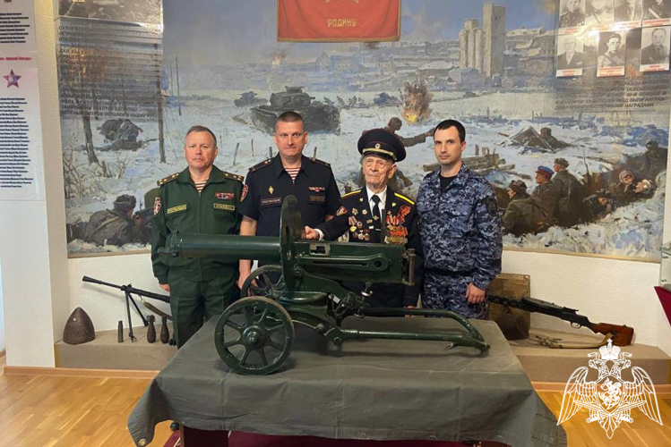 В Ростове-на-Дону росгвардейцы исполнили мечту 98-летнего ветерана-фронтовика Великой Отечественной войны