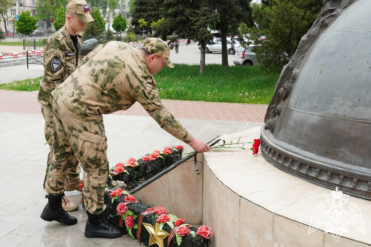 В Ростове-на-Дону росгвардейцы возложили цветы к мемориалу героям Чернобыльской Славы 