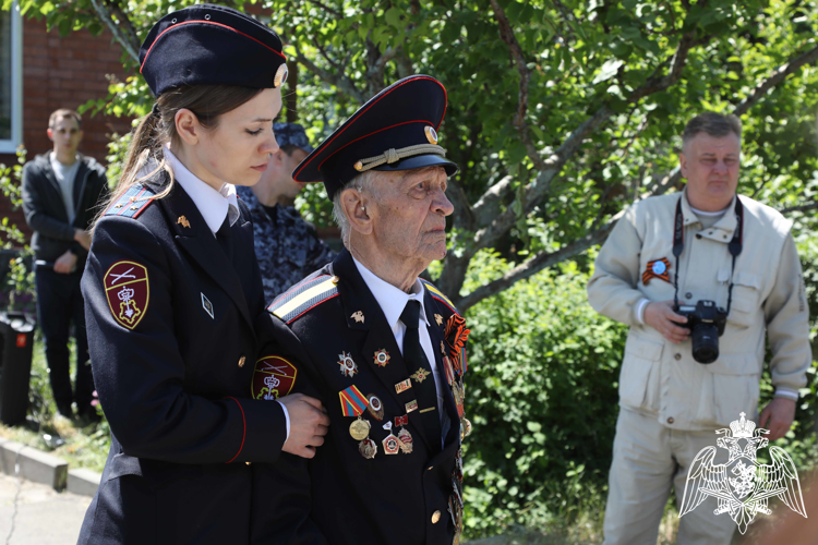 «Парад у дома ветерана» прошел для 98-летнего фронтовика Великой Отечественной войны в донской столице