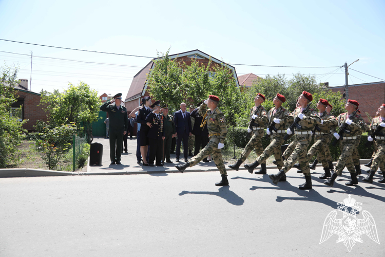 «Парад у дома ветерана» прошел для 98-летнего фронтовика Великой Отечественной войны в донской столице
