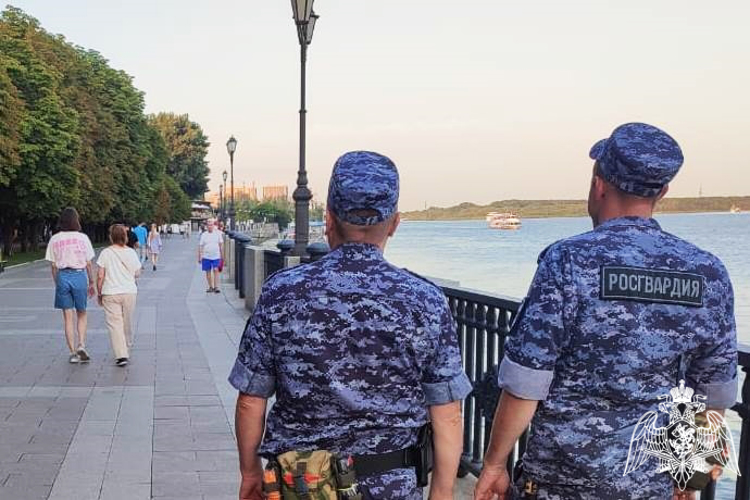 Росгвардейцы обеспечили охрану правопорядка в период празднования Дня ВМФ в Ростовской области 