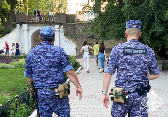 Росгвардейцы обеспечили охрану правопорядка в период празднования Дня ВМФ в Ростовской области 