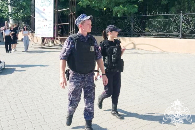 Росгвардейцы обеспечили охрану правопорядка в период празднования Дня ВМФ в Ростовской области 