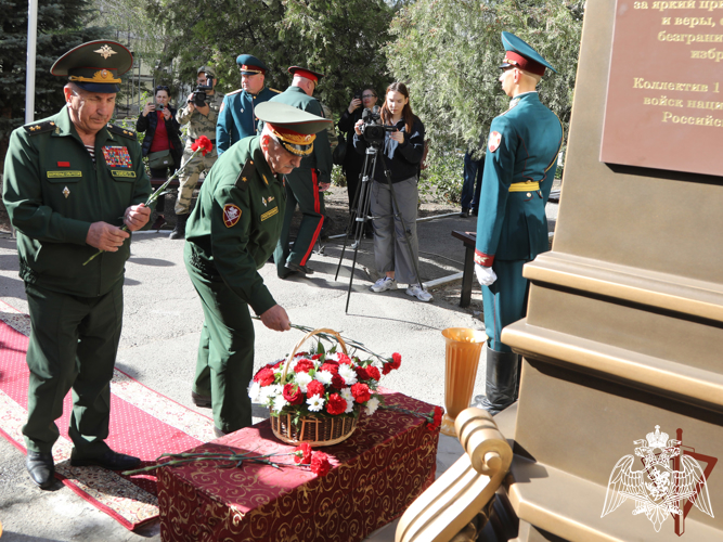 Памятник хирургу Валентину Войно-Ясенецкому открыли в госпитале Росгвардии в Ростовской области