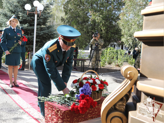Памятник хирургу Валентину Войно-Ясенецкому открыли в госпитале Росгвардии в Ростовской области