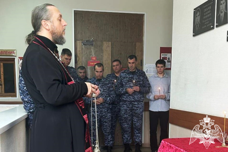 Память правоохранителей, погибших при исполнении служебного долга, почтили росгвардейцы в Ростовской области
