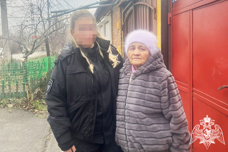 Вдов и родителей погибших сослуживцев навестили росгвардейцы в Ростовской области