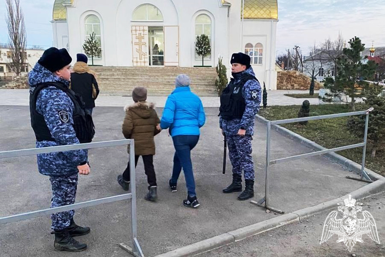 В Ростовской области росгвардейцы приняли участие в праздновании Крещения Господня 