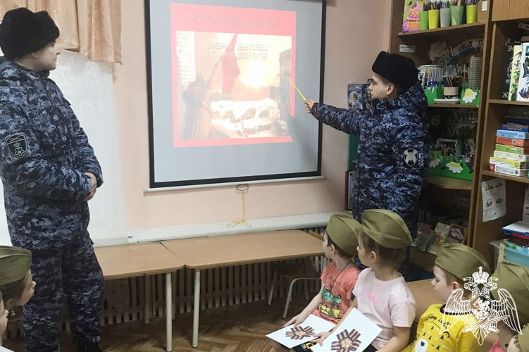 Мероприятия патриотической направленности провели росгвардейцы в Ростовской области 