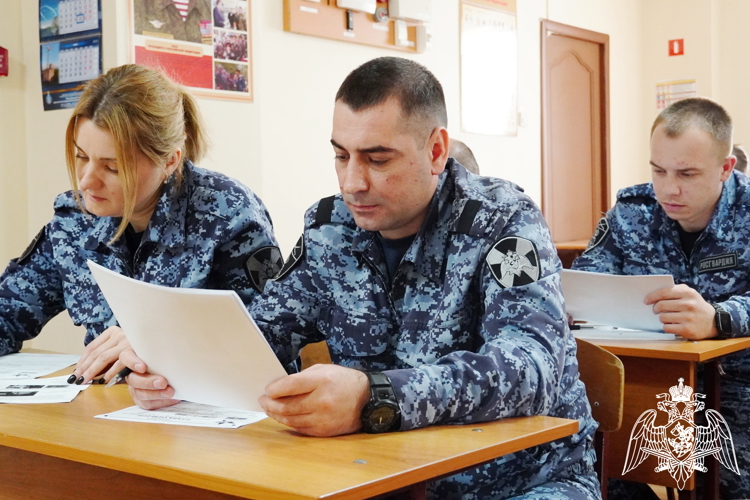 В донской столице росгвардейцы написали «Диктант Победы»