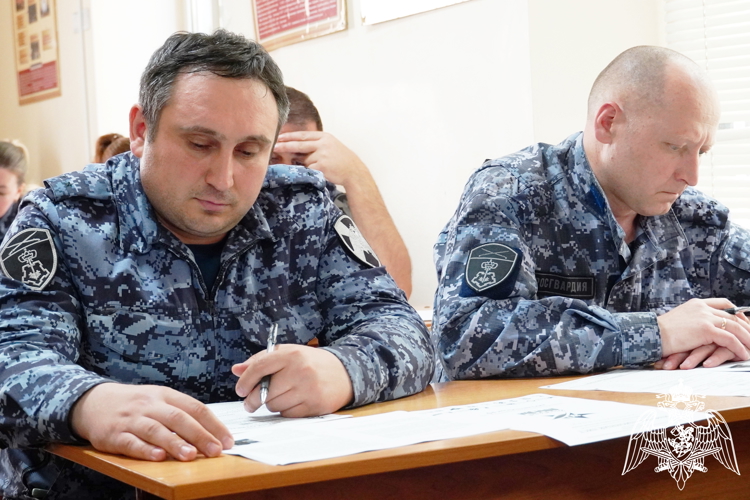 В донской столице росгвардейцы написали «Диктант Победы»
