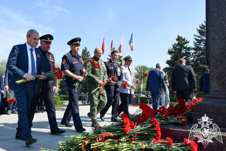 Память защитников Родины почтили росгвардейцы в Ростове-на-Дону