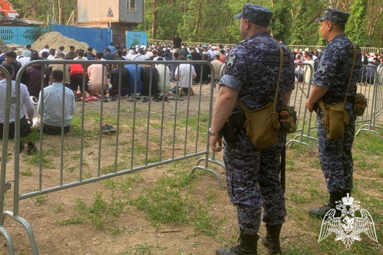 В донской столице росгвардейцы обеспечили правопорядок во время проведения мусульманского праздника 